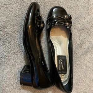 Women’s and/or teen heels